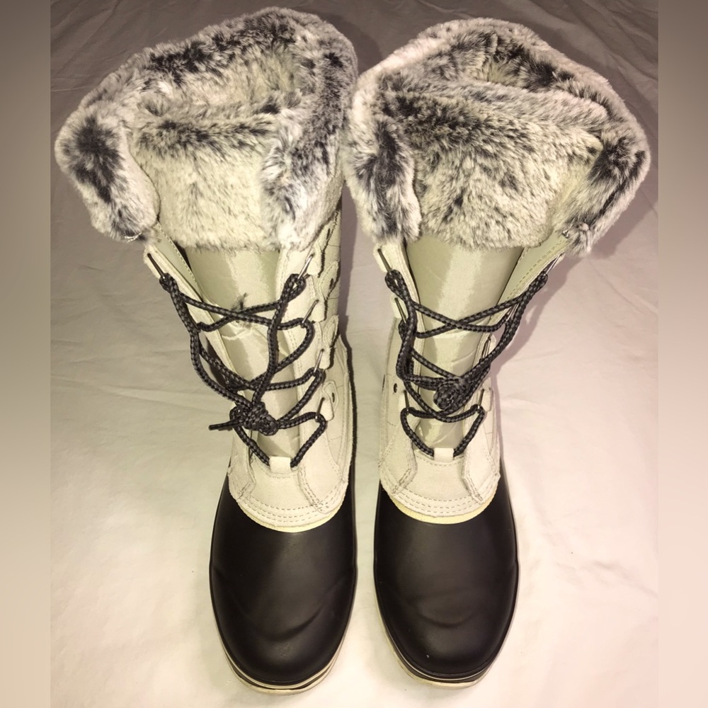Khombu Emily Leather/Rubber Women’s Winter Boots Size 8M - Light Grey